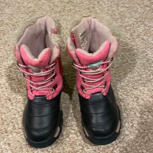 Carter’s snow boots